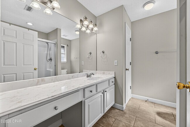 Building Photo - 114 Lakeridge Dr