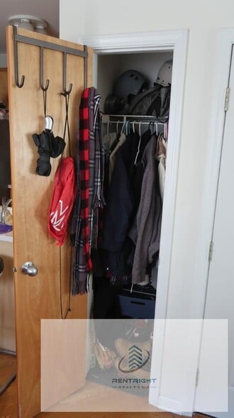 Building Photo - 850 N Wood St