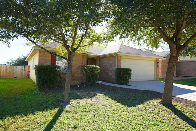 Building Photo - Beautifully Renovated Home Now Available in Converse.  Realtor Commission: $500
