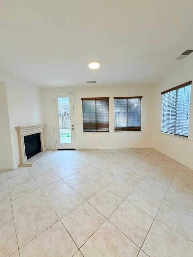 Building Photo - 252 W Terraza Way