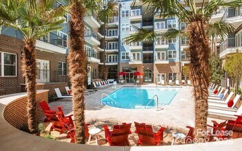 Building Photo - 205 S Kings Dr