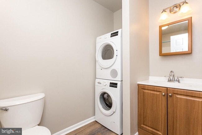 Building Photo - 3218 Valley Dr