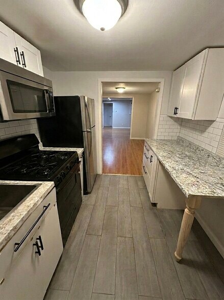 Building Photo - 3933 James St