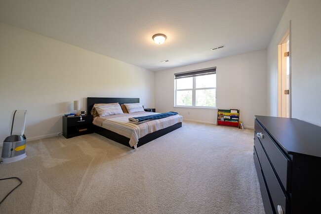 Building Photo - 5004 Trillium Cove NE