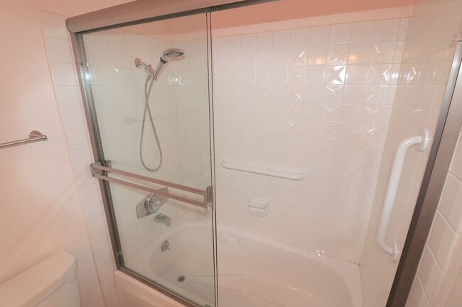 Building Photo - 3/2 house in North Clairemont! 2 car garag...