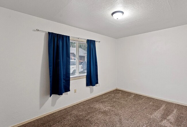 Building Photo - Sheridan duplex bremerton