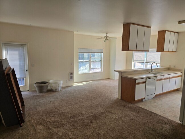 Building Photo - 190 - Adams Street Apartments - "The Canoe Club" Bldg 3