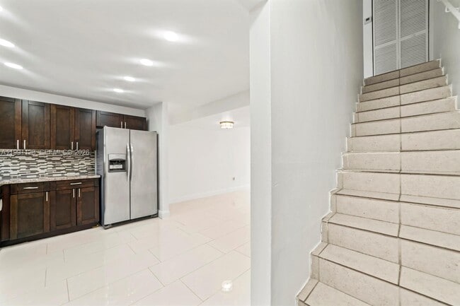 Building Photo - 1560 NE 151st St