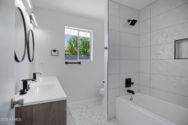 Building Photo - 8426 E Monterey Way