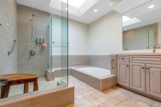 Building Photo - 6 Colgate Dr