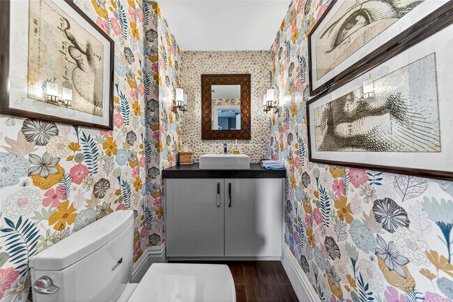 Building Photo - 455 E Palmetto Park Rd