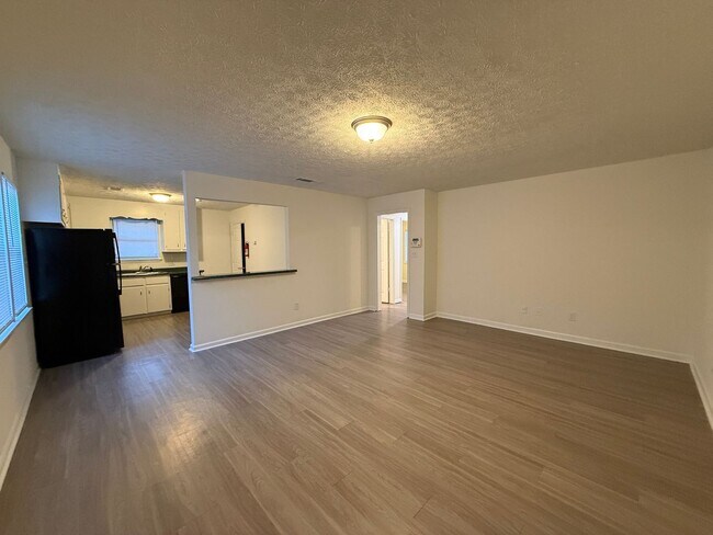 Building Photo - 1091/1093 Cantrell Ln