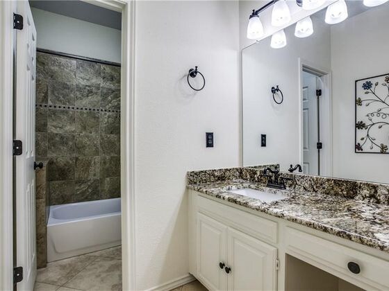 Building Photo - 1405 Ridgemoor Ln