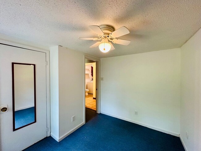 Building Photo - SEAGATE AREA - 1BD/1BA - Located just off ...