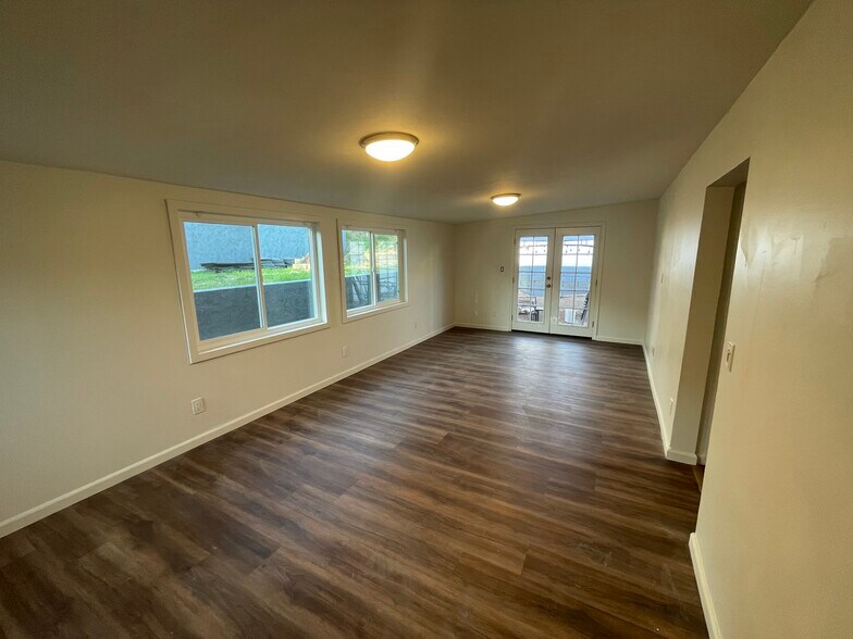 Shared living space - 4272 Harbinson Ave