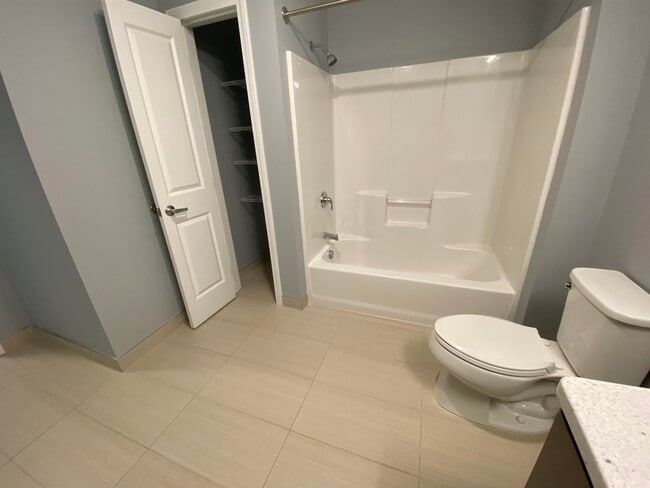 Building Photo - 27 E Ridge Dr