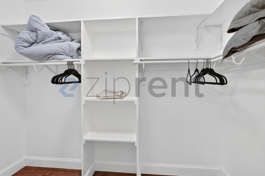 Building Photo - Unit