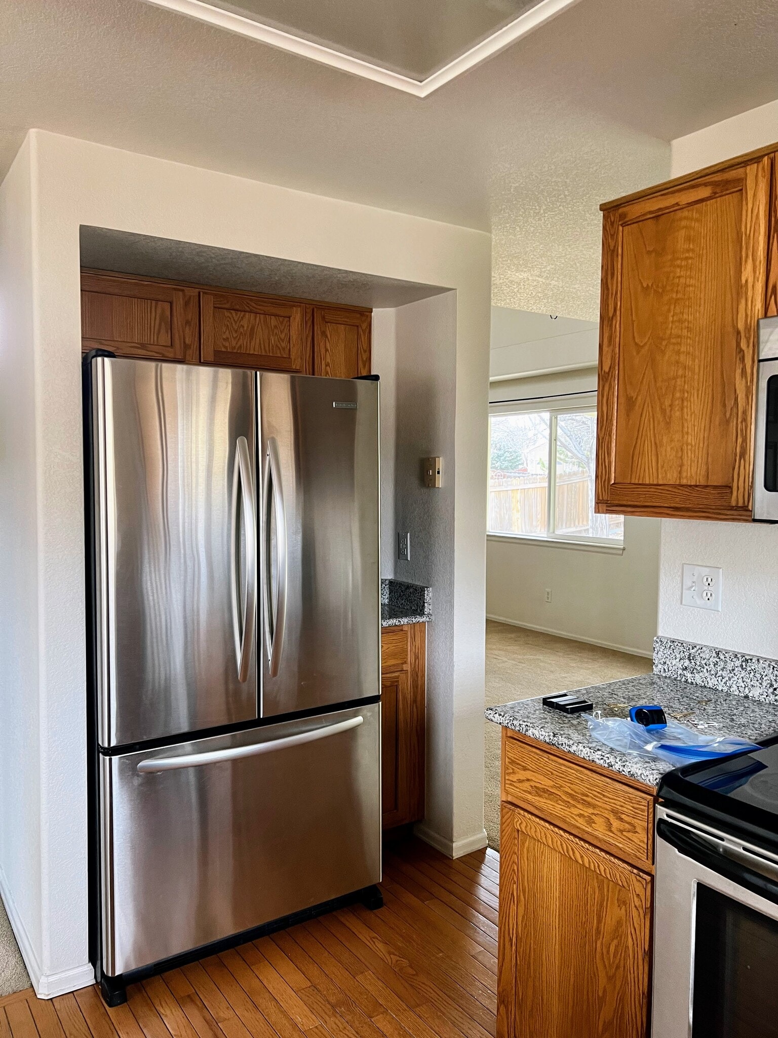 kitchen fridge - 1430 Morningside Dr