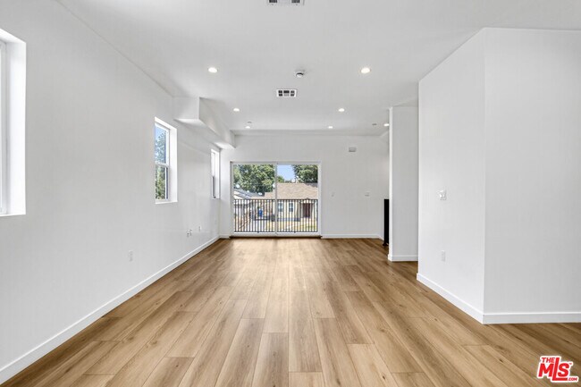 Building Photo - 10828 Hesby St