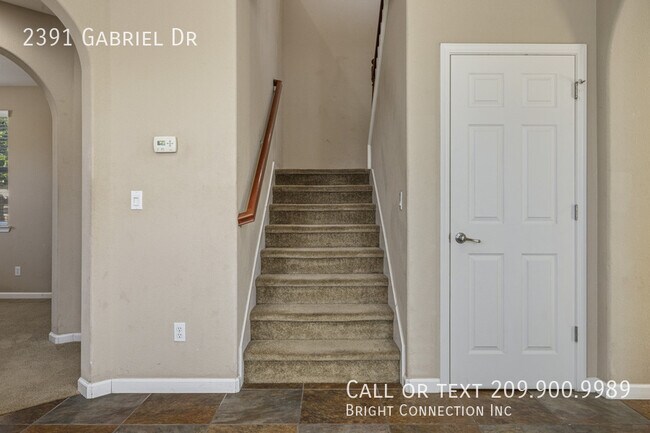 Building Photo - 2391 Gabriel Dr
