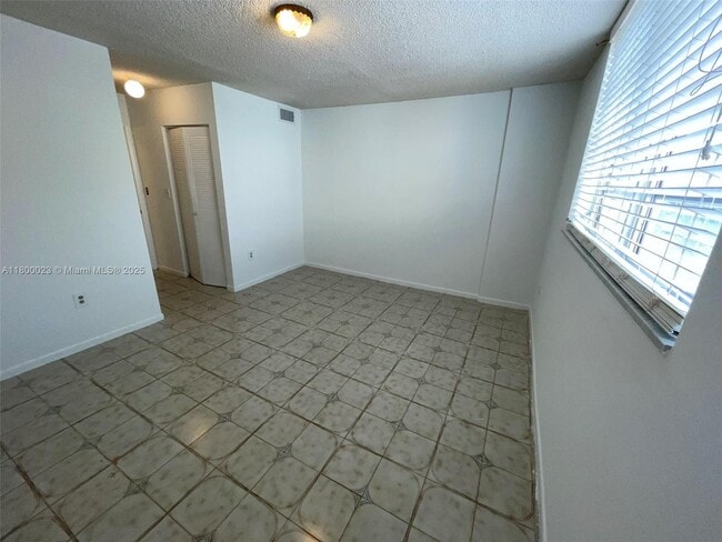 Building Photo - 1357 Collins Ave