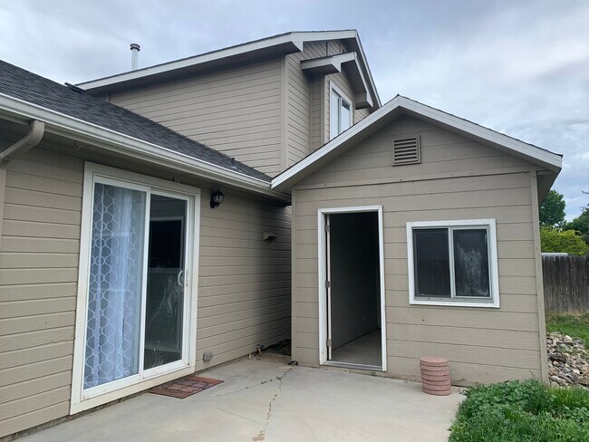 Private Office or Studio! - 16967 N Denemere Loop