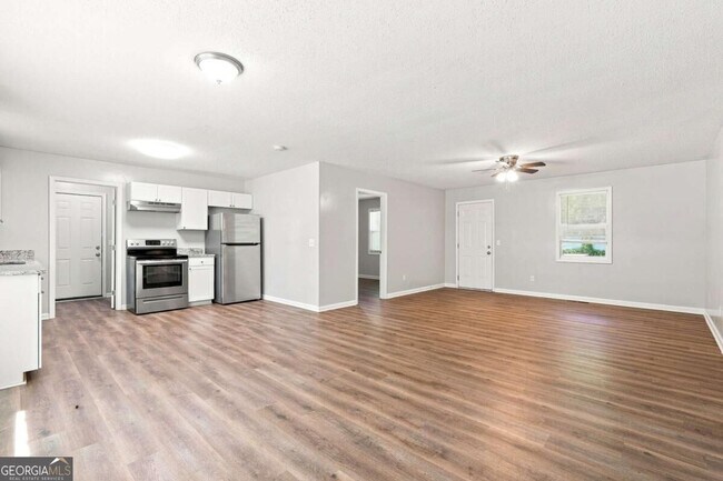 Building Photo - 715 W Creek Cir