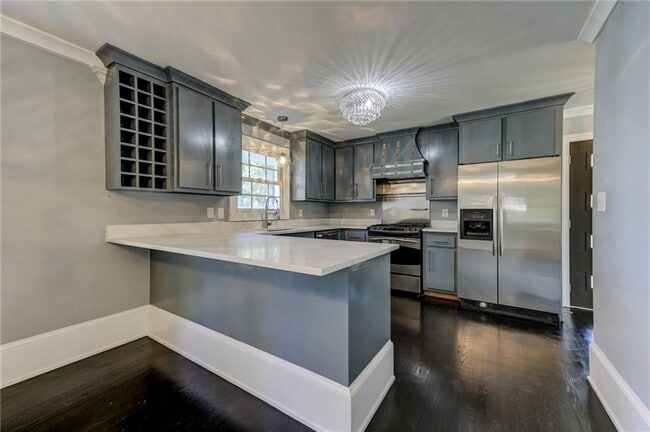 Building Photo - 2325 Elmwood Cir SE