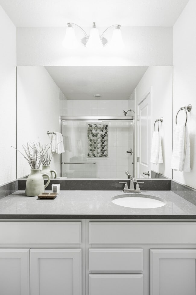 Building Photo - 2862 S Galapago Ct