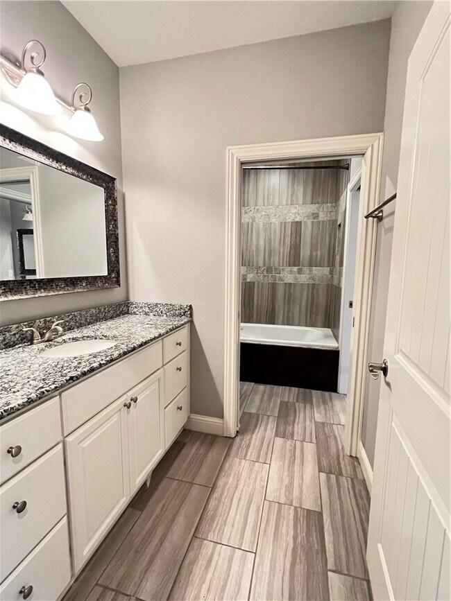 Building Photo - 2007 S Dixieland Rd