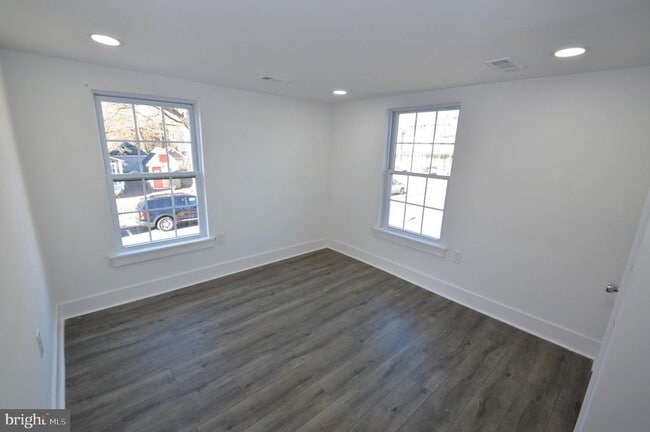 Building Photo - 211 E Union St