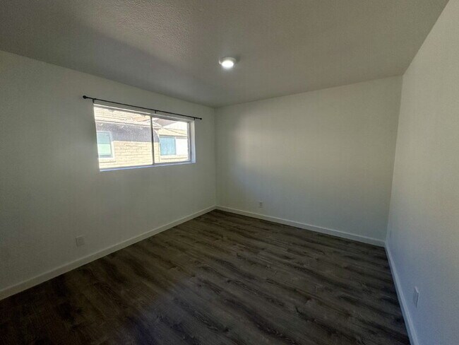 Building Photo - 2725 S Rural Rd