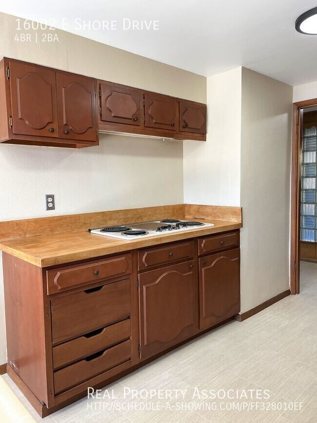 Building Photo - 3 bedrooms, 1 bathroom House on Martha Lak...