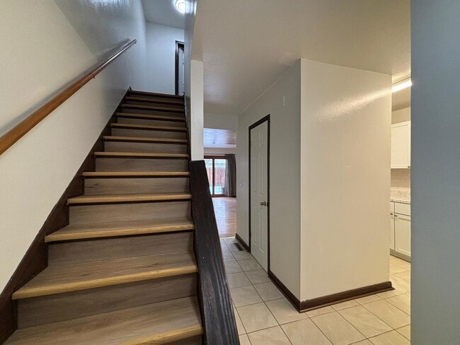 Building Photo - 128 S Hale Ave