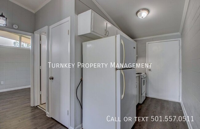 Building Photo - 4700 Lynn Ln