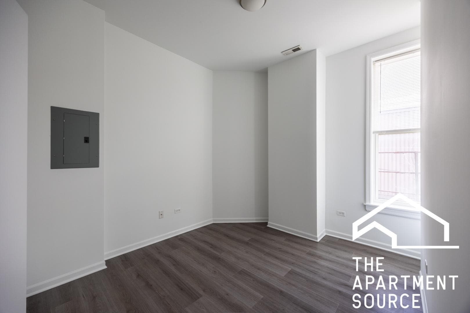 Building Photo - 2020 S Throop St