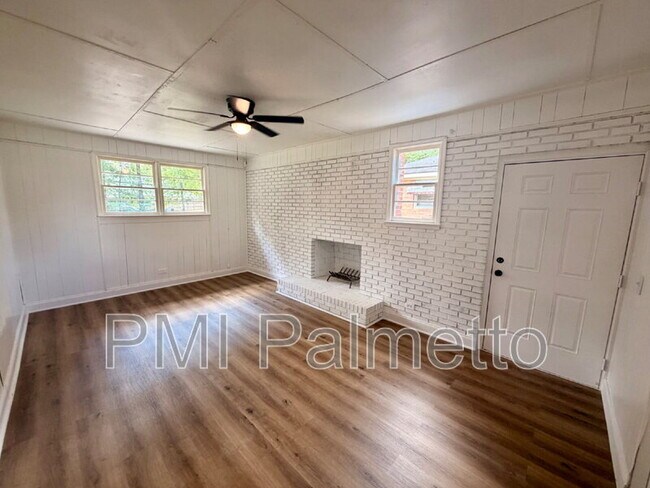Building Photo - 1805 Carousel Cir