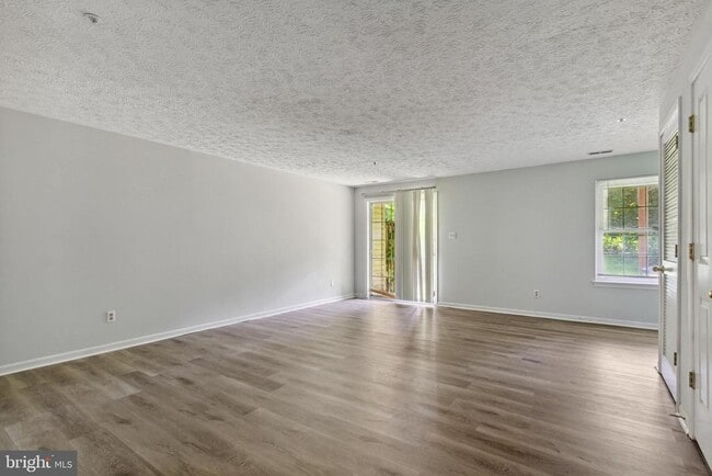 Building Photo - 4255 Star Cir