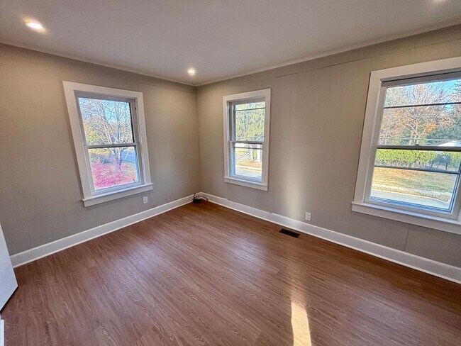 Building Photo - Freshly Renovated 8-Bedroom Home with Large Driveway – Ewing, NJ