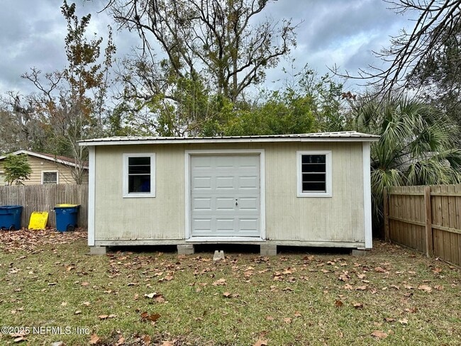 Building Photo - 13625 Hollings St