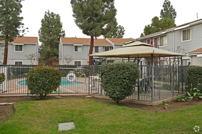 Building Photo - Heather Court Apartments