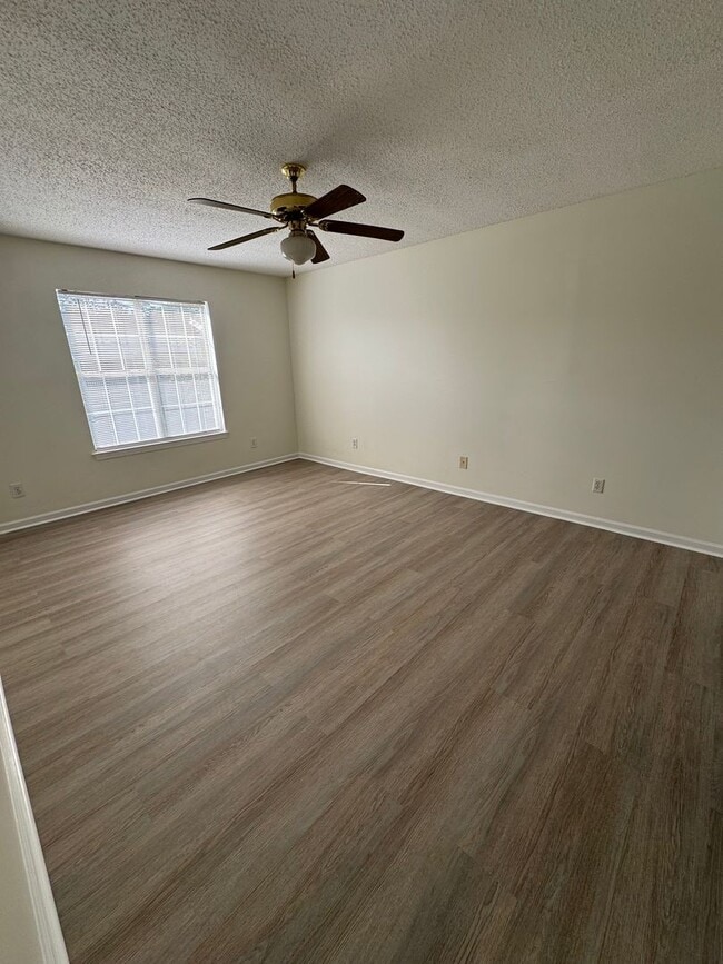 Building Photo - !!!! Promotion March 25th - 31st  200.00 off  First months (April) Rent Only!!!