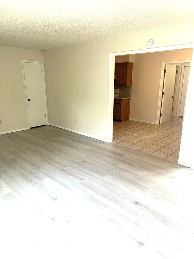 Building Photo - 1706 Jennifer Cir