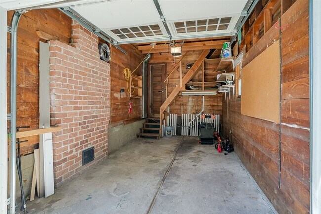 Building Photo - Live on Historic Park Avenue in this 2 Bed 1.5 Bath Single Family Home!