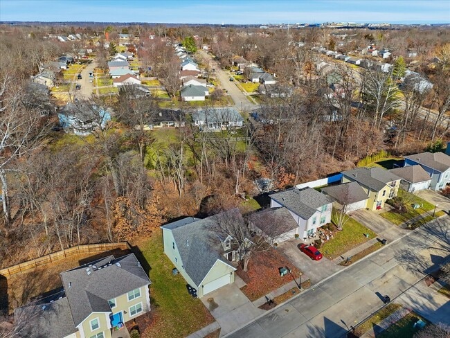 Building Photo - 417 N Village Cir