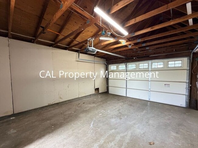 Building Photo - Spacious 4-Bedroom Home with 2-Car Garage & Backyard Oasis