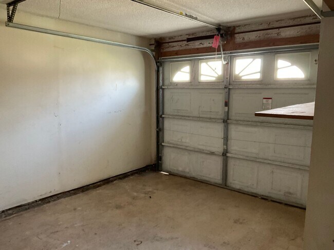 Building Photo - Home with 3 Bedrooms, 2 Baths & Single Attached Garage in Catawba NC