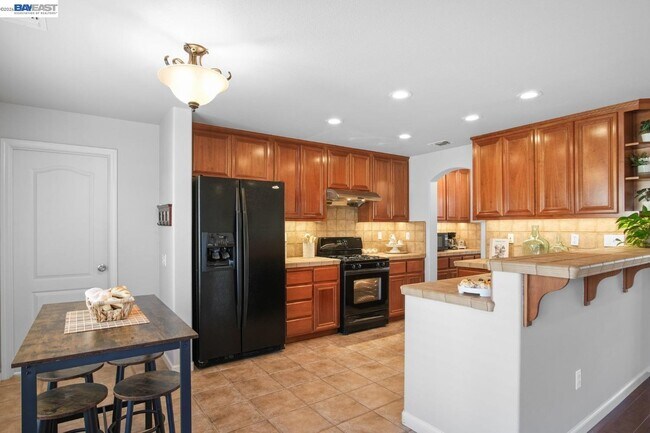 Building Photo - 2301 Mountain Springs Dr