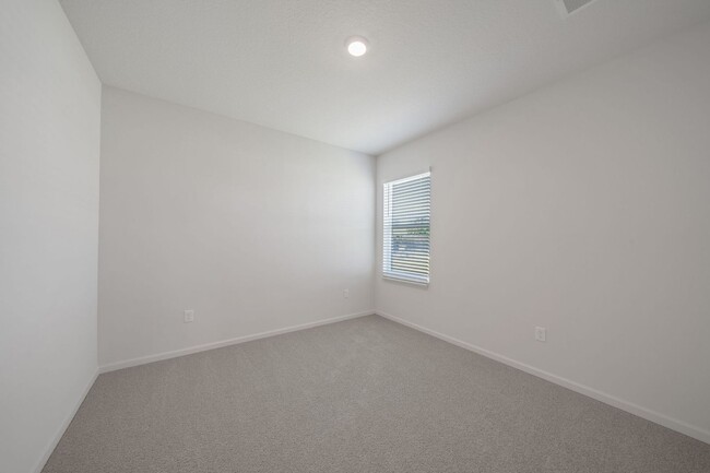 Building Photo - Spacious 4BR House in Port Saint Lucie
