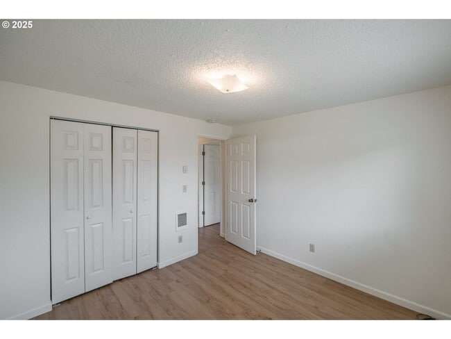 Building Photo - 3-bedroom 1 bath Single Level House